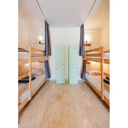 House Of Nissus Hostel *