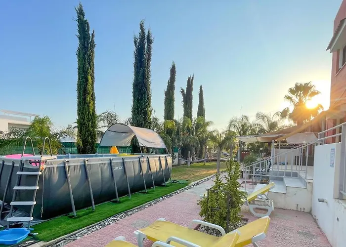 House Of Nissus بيت شباب أيا نابا