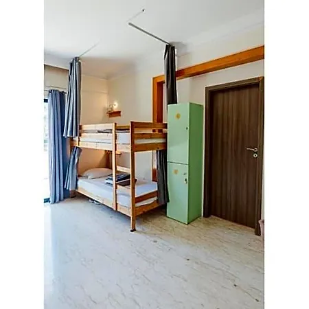 House Of Nissus Hostel *